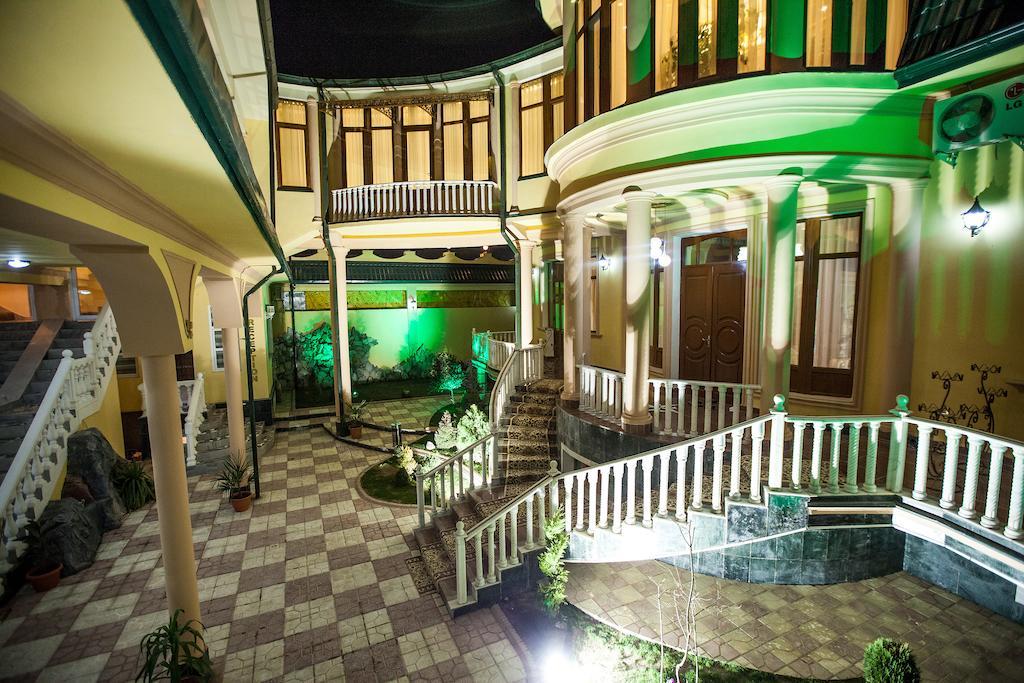 Twins Hotel Doesjanbe Buitenkant foto