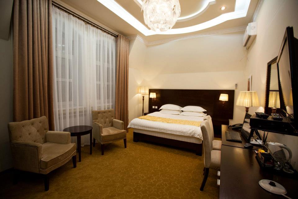 Twins Hotel Doesjanbe Buitenkant foto