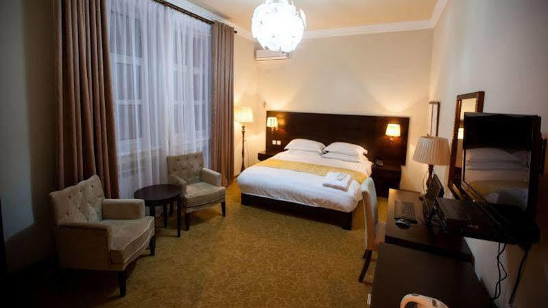 Twins Hotel Doesjanbe Buitenkant foto