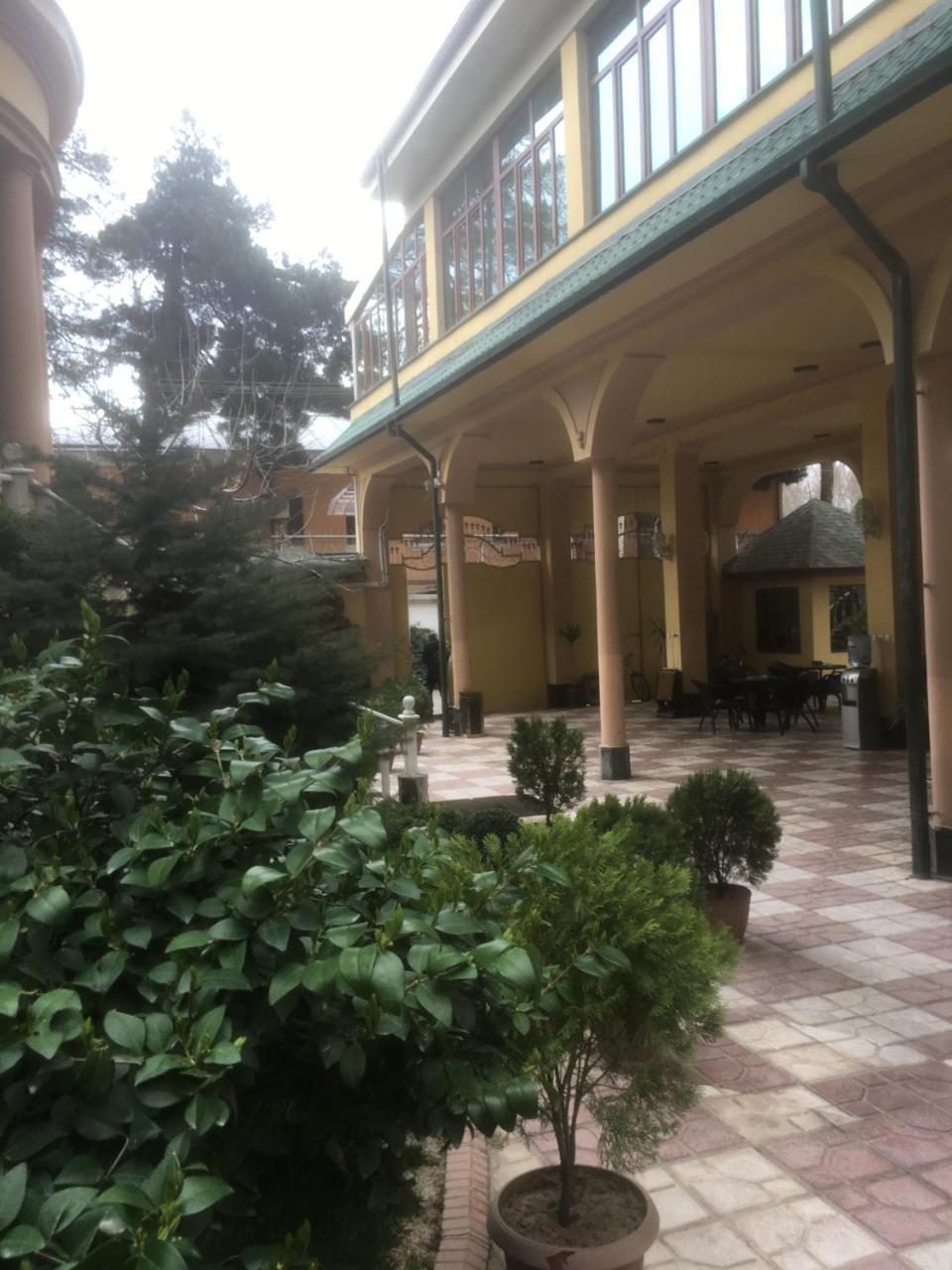Twins Hotel Doesjanbe Buitenkant foto
